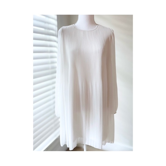 Aritzia Dresses & Skirts - Wilfred White Long Sleeve Dress
